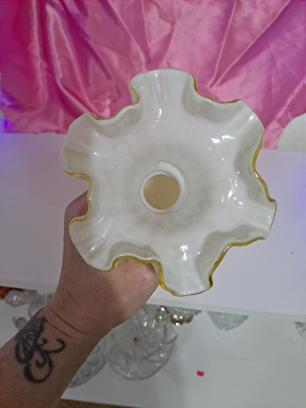 Fenton Ruffled Top Glass Vase - - Picture 4 of 7